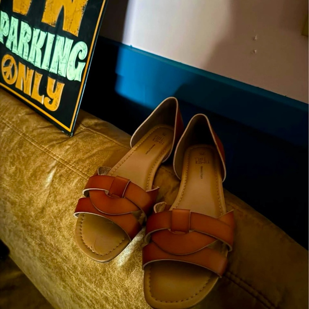 Brown Leather Women's Sandals sz 8 never worn.